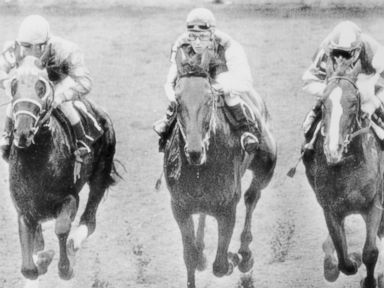PHOTO: Riding Bridle N Bit, Diane Crump, center, keeps right up with Mike Sorentino, left, and Craig Perret during the seventh race at Hialeah.