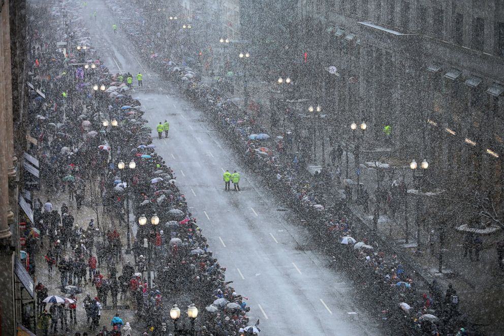 Pats fans pack Super Bowl parade despite weather