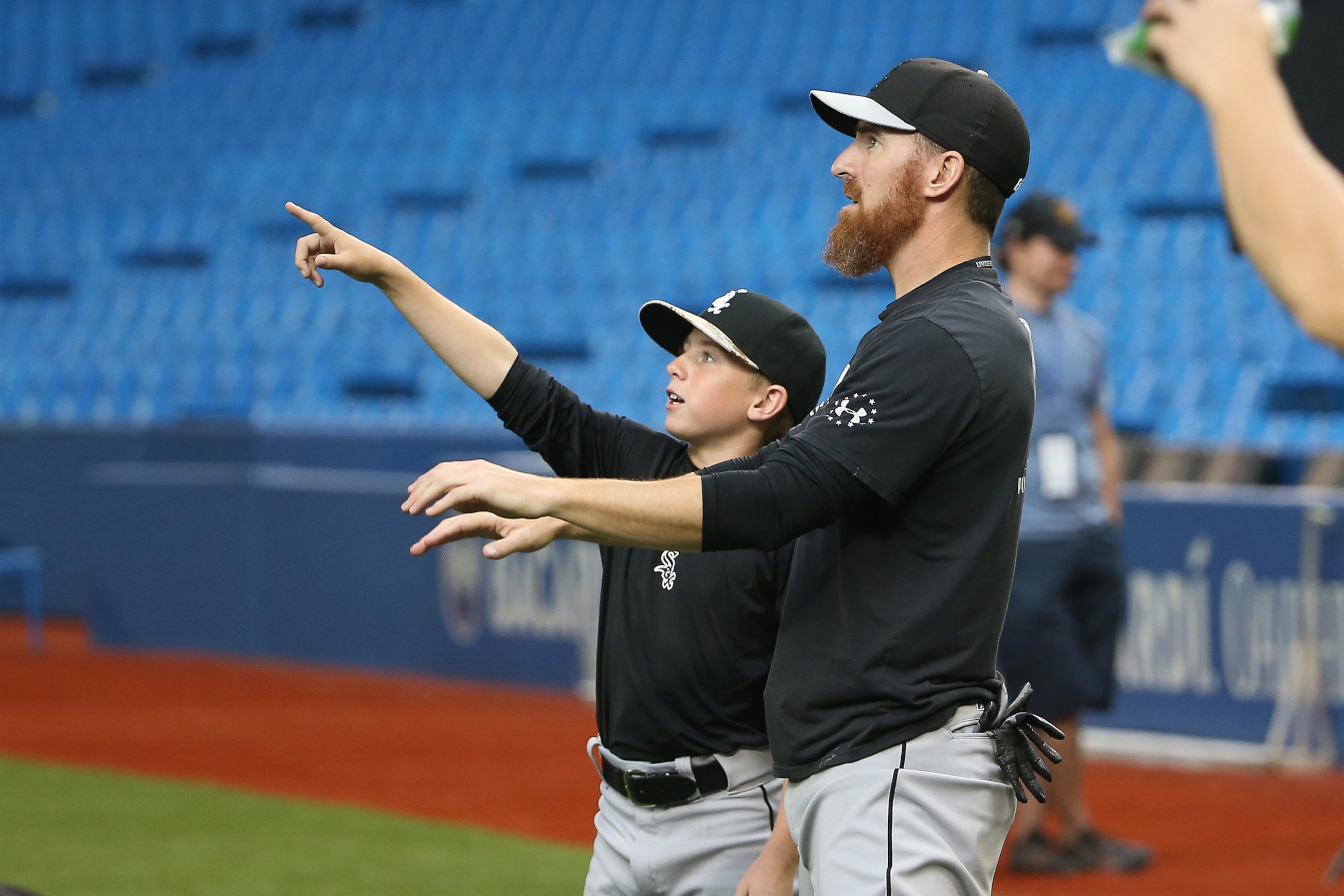 PHOTO: Drake LaRoche, the son of Adam LaRoche of the Chicago White Sox, points to the roof as it opens during batting practice before the start of MLB game action against the Toronto Blue Jays on May 25, 2015 at Rogers Centre in Toronto, Ontario, Canada. 