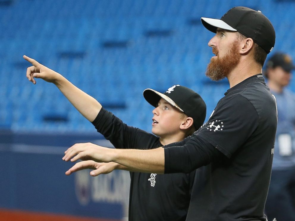 PHOTO: Drake LaRoche, the son of Adam LaRoche of the Chicago White Sox, points to the roof as it opens during batting practice before the start of MLB game action against the Toronto Blue Jays on May 25, 2015 at Rogers Centre in Toronto, Ontario, Canada.