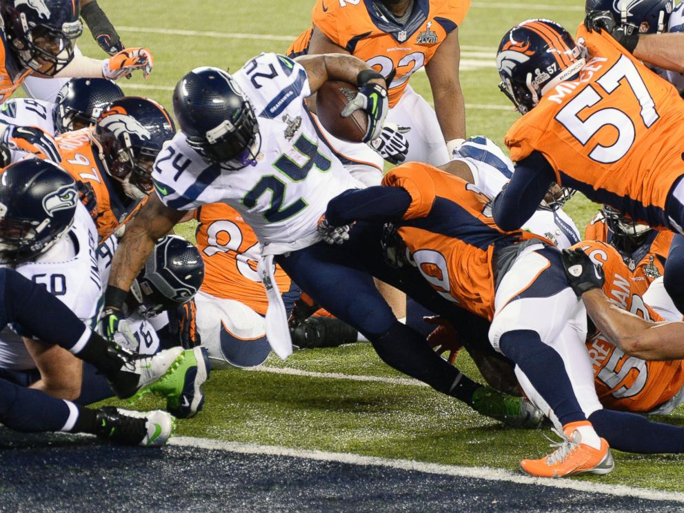 PHOTO: Marshawn Lynch #26 of the Seattle Seahawks scores on a one yard touchdown run
