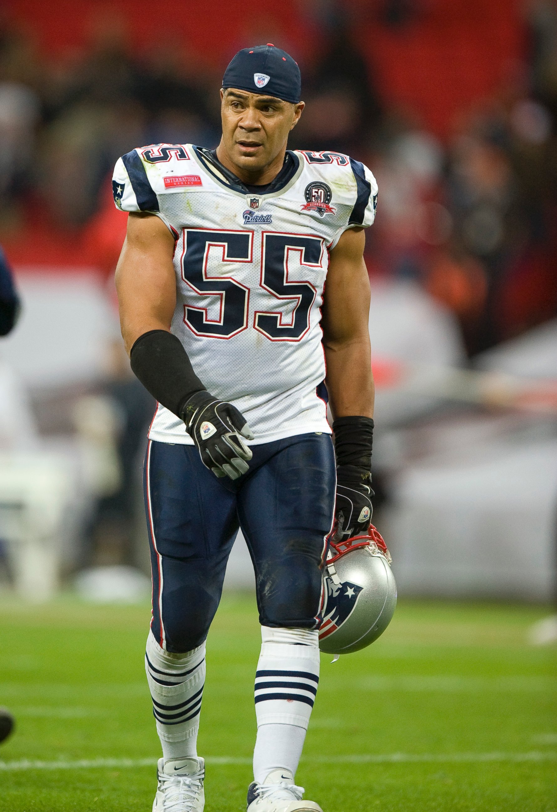PHOTO: Junior Seau, linebacker of the New England Patriots, is pictured Oct. 25, 2009. 