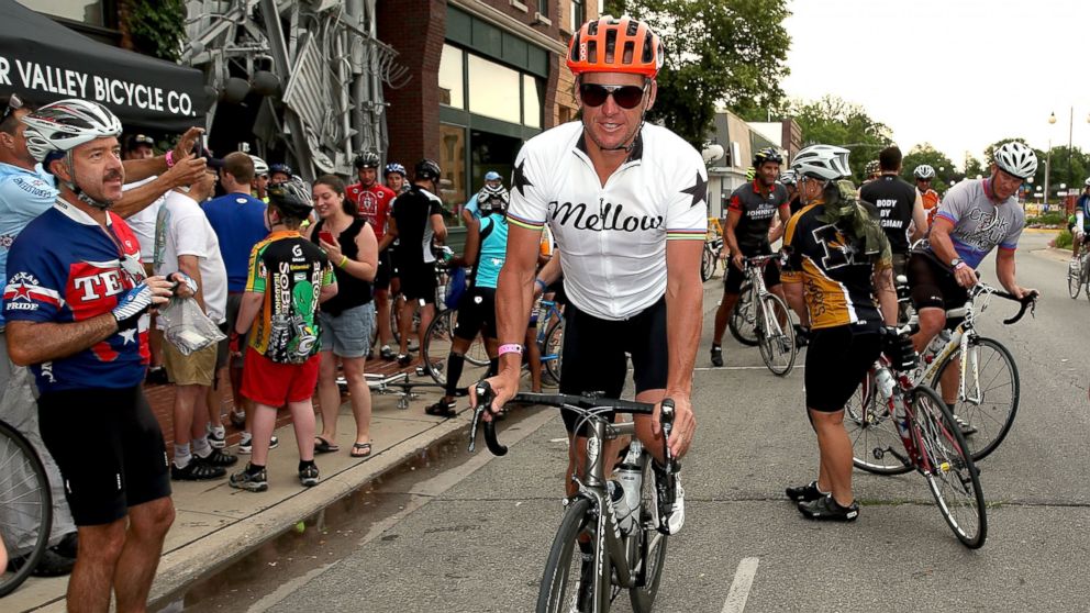PHOTO: Lance Armstrong departs at the start of the third day of the RAGBRAI en route to West Des Moines, July 23, 2013, in Perry, Iowa.