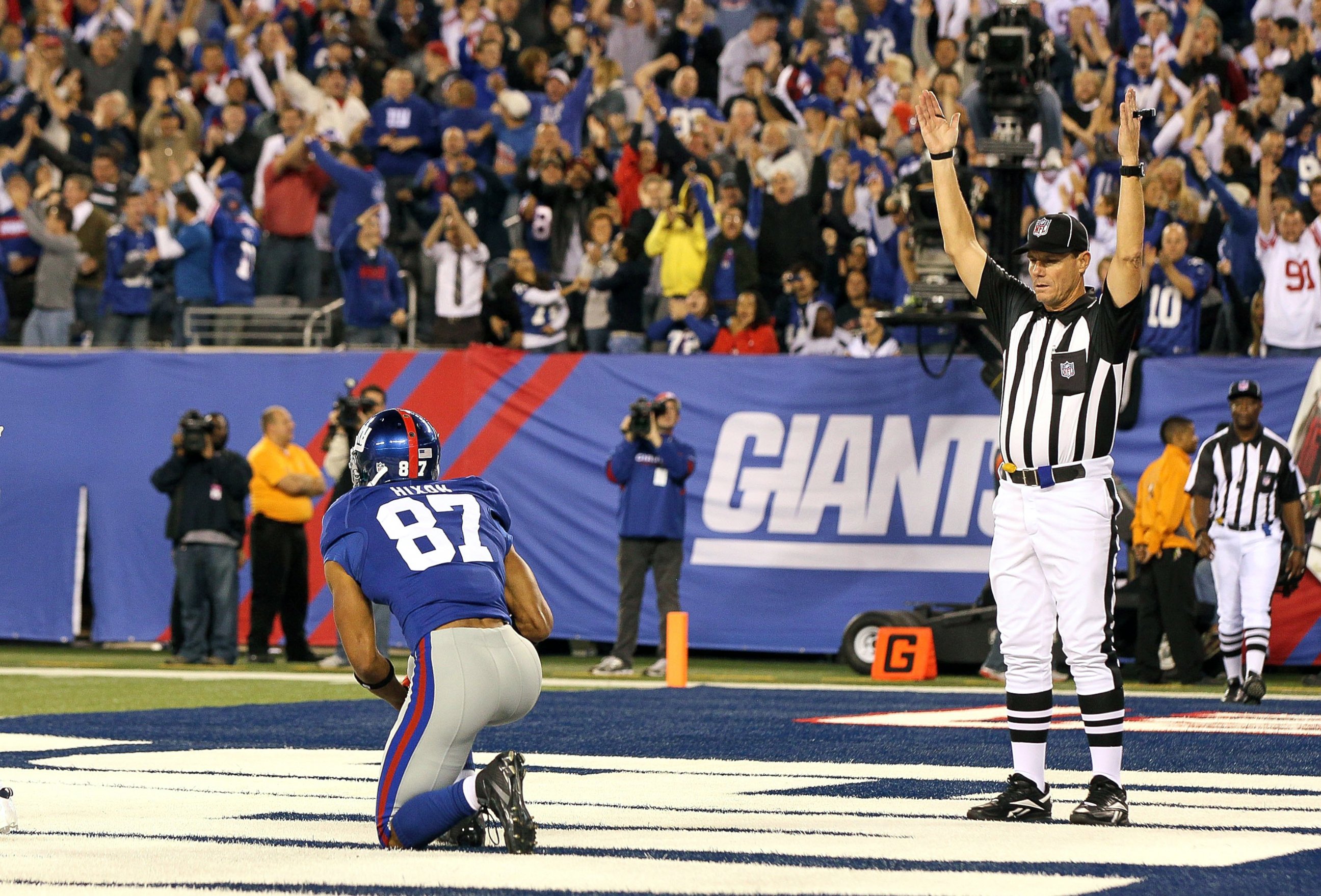 PHOTO: Domenik Hixon #87 of the New York Giants kneels in the endzone after his touchdown against the St. Louis Rams, Sept. 19, 2011, at MetLife Stadium in East Rutherford, N.J. The Giants defeated the Rams 28-16.
