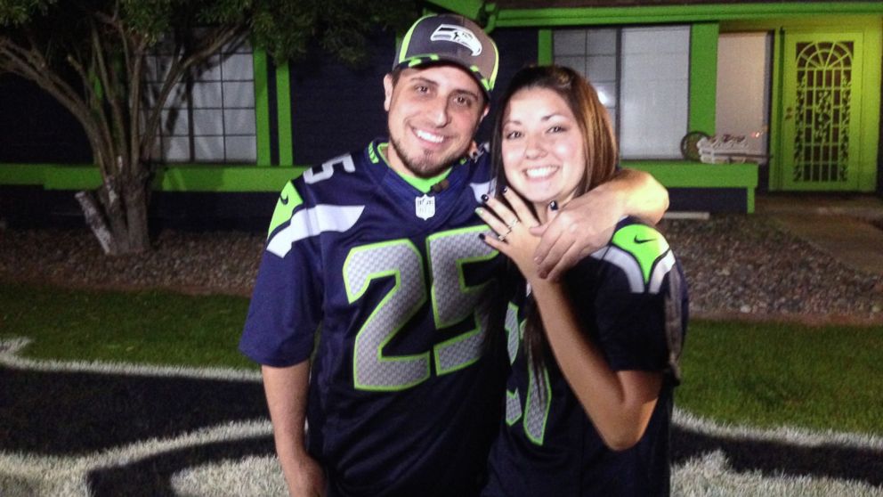 Super Bowl 2015: Seahawks Super-Fan Decks Out Home, Proposes to Girlfriend  - ABC News