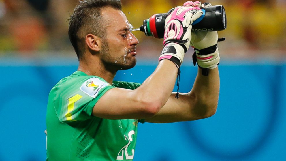 PHOTO: Portugal's goalkeeper Beto takes a water break during the 2014 World Cup G soccer match between Portugal and the U.S. at the Amazonia arena in Manaus June 22, 2014. 