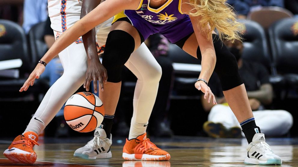Jones Has 16 Points And 15 Rebounds Sun Win 8th In A Row Abc News