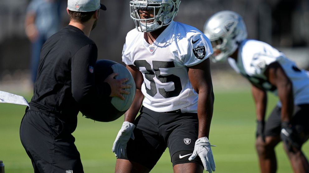 Las Vegas Raiders' Zamir White practices during NFL football training camp, Thursday, July 21, 2022, in Henderson, Nev. (AP Photo/John Locher)