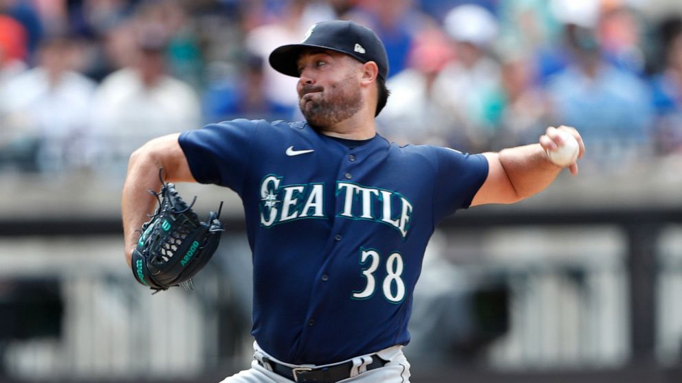 Seattle Mariners starting pitcher Robbie Ray (38) throws against the New York Mets during the fourth inning of a baseball game Sunday, May 15, 2022, in New York. (AP Photo/Noah K. Murray)