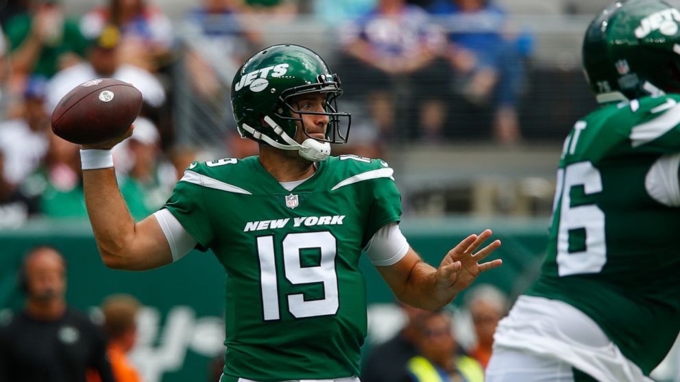 New York Jets quarterback Joe Flacco (19) passes in the first half of a preseason NFL football game against the New York Giants, Sunday, Aug. 28, 2022, in East Rutherford, N.J. (AP Photo/John Munson)