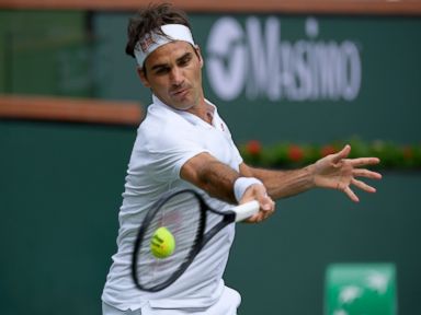 Federer, Halep earn straight-set wins at Indian Wells