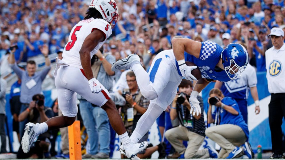 Kentucky tight end Brenden Bates, right, falls into the end zone for a touchdown during the first half of the team's NCAA college football game against Miami (Ohio) in Lexington, Ky., Saturday, Sept. 3, 2022. (AP Photo/Michael Clubb)