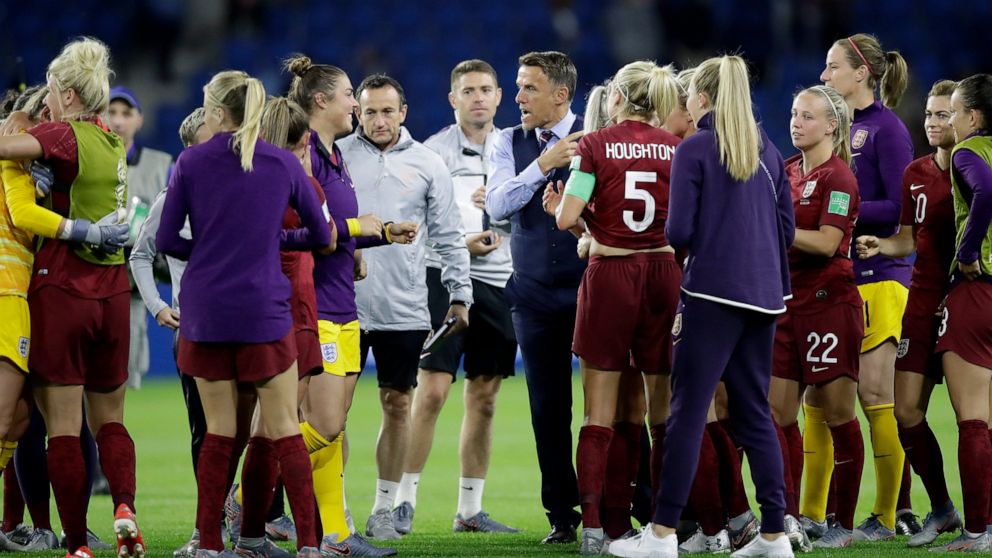 England head coach Philip Neville, center right talks to the players after the Women's World Cup Group D soccer match between England and Argentina at the Stade Oceane in Le Havre, France, Friday, June 14, 2019. (AP Photo/Alessandra Tarantino)