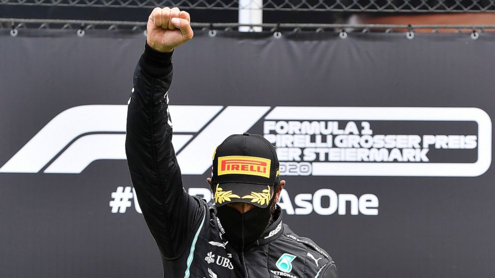  F1 star Hamilton raises right fist in fight against racism 