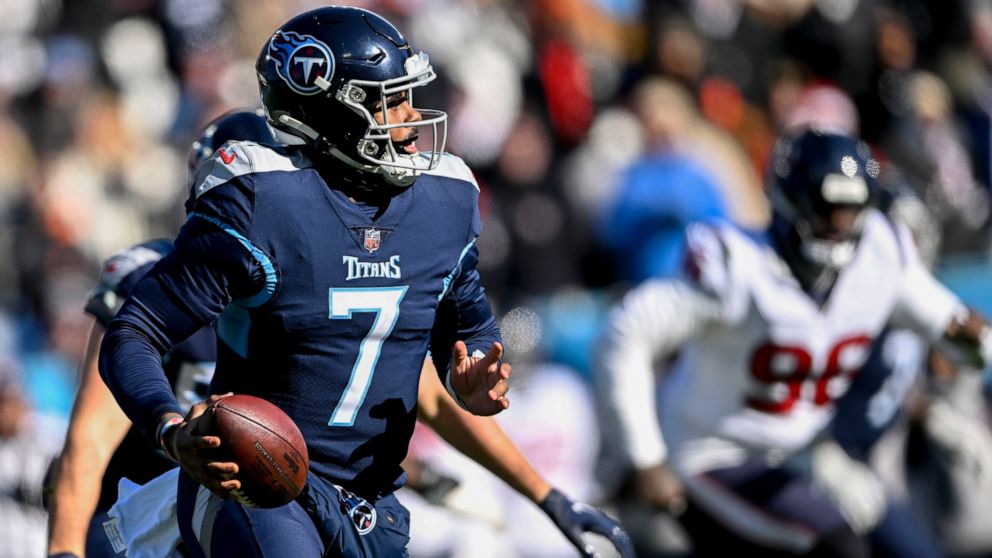 Tennessee Titans quarterback Malik Willis (7) runs out of the pocket against the Houston Texans during the first half of an NFL football game, Saturday, Dec. 24, 2022, in Nashville, Tenn. (AP Photo/John Amis)