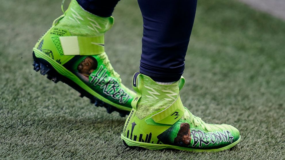 nfl players custom cleats