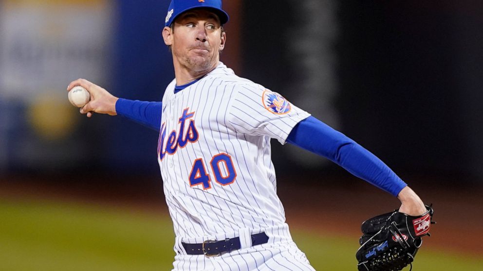 New York Mets starting pitcher Chris Bassitt (40) delivers against the San Diego Padres during the first inning of Game 3 of a National League wild-card baseball playoff series, Sunday, Oct. 9, 2022, in New York. (AP Photo/John Minchillo)