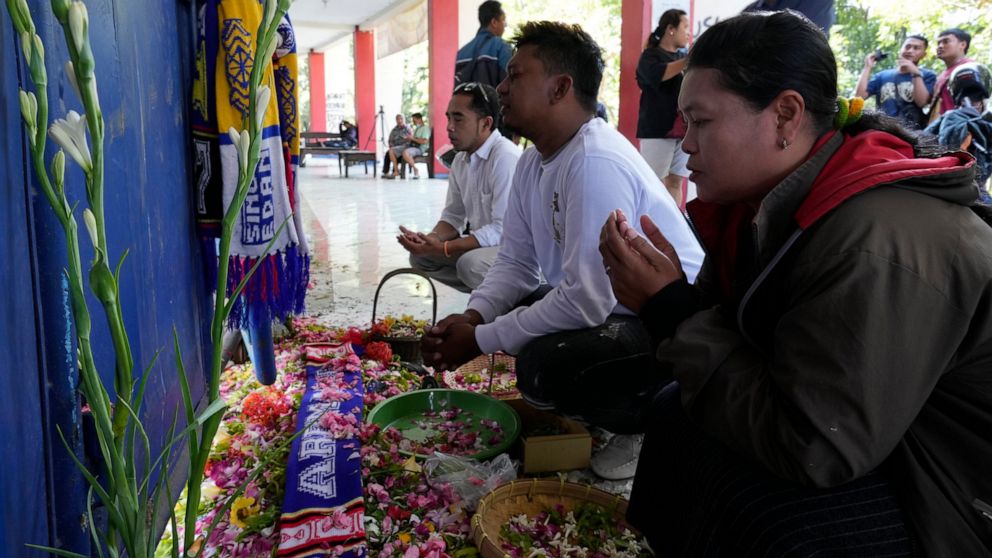 Indonesia police: Stadium exit gates too small for escape