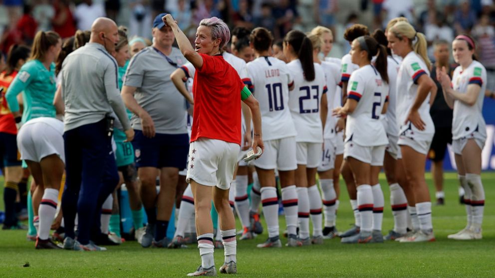 United States'Megan Rapinoe, front, celebrates at the end of the Women's World Cup round of 16 soccer match between Spain and US at the Stade Auguste-Delaune in Reims, France, Monday, June 24, 2019. US beat Spain 2-1. (AP Photo/Alessandra Tarantino)
