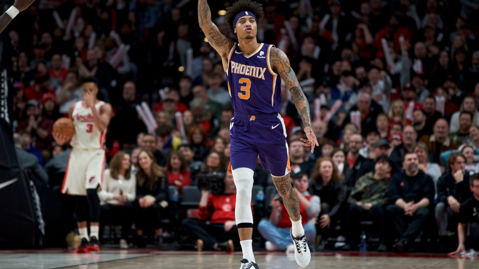 Booker Oubre Rally Suns From 19 Down Past Blazers 122 116 Abc News