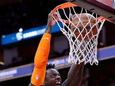 Randle's 35 leads Knicks over Rockets 108-88 to snap skid