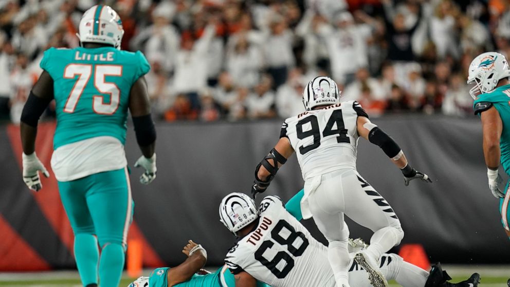 Dolphins’ Tagovailoa has concussion, no timetable for return