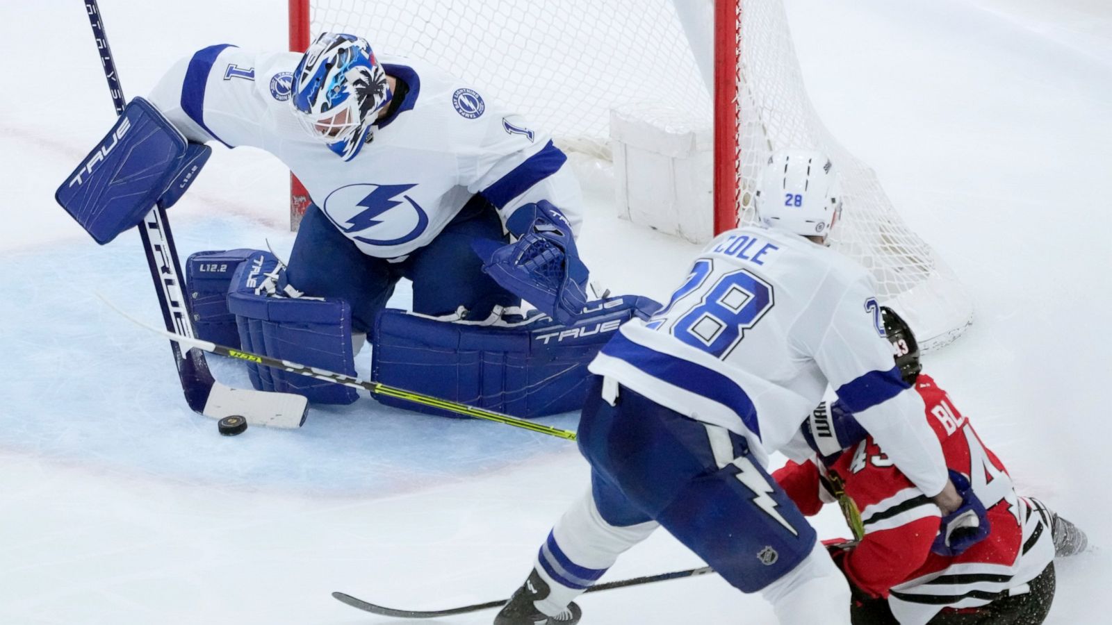 Hagel, Killorn help Lightning beat lowly Blackhawks 4-1 - ABC News