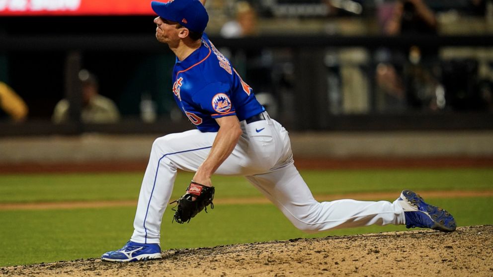 New York Mets' Chris Bassitt pitches during the eighth inning of a baseball game against the Milwaukee Brewers Tuesday, June 14, 2022, in New York. (AP Photo/Frank Franklin II)