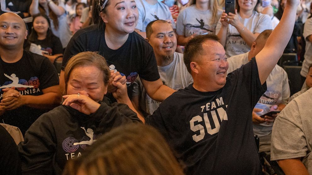 Happy Tears Lee S Gold Sparks Joy At Home In Minnesota Abc News