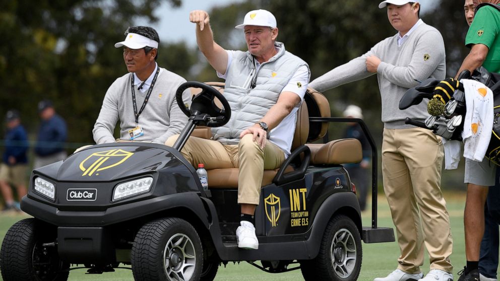 International assistant captain K.J. Choi, left, captain Ernie Els and player Sungjae Im talk during a practice session ahead of the President's Cup Golf tournament in Melbourne, Tuesday, Dec. 10, 2019. (AP Photo/Andy Brownbill)