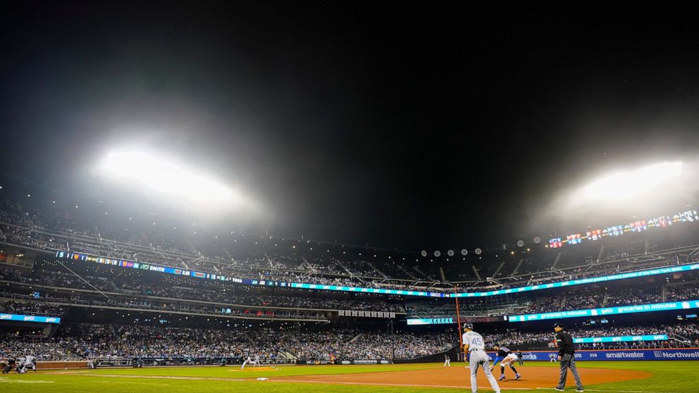 The Seattle Mariners play the New York Mets during the eighth inning of a baseball game Friday, May 13, 2022, in New York. (AP Photo/Frank Franklin II)