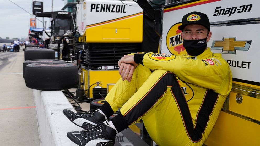 Photo shoot nearly causes crash during Indy 500 practice - ABC News