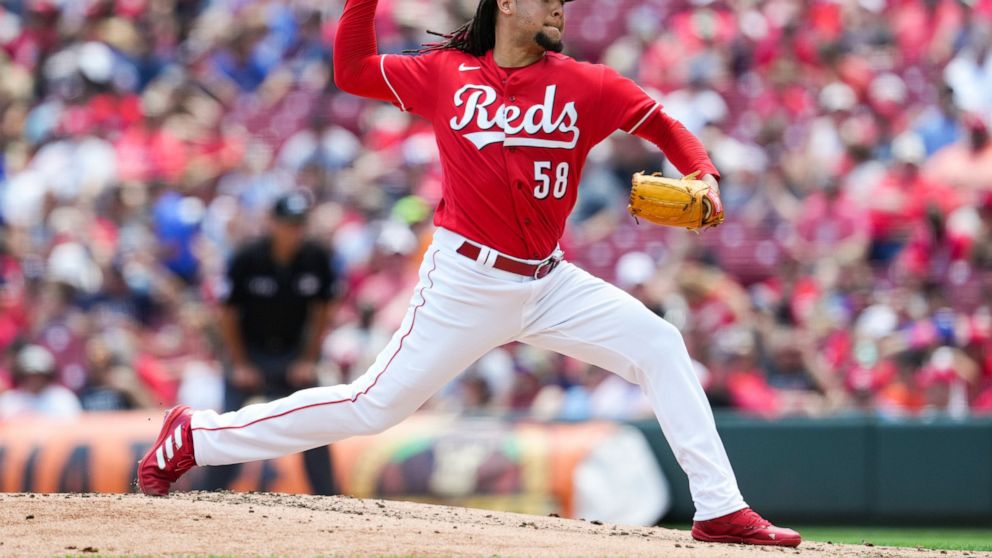 Cincinnati Reds starting pitcher Luis Castillo throws during the third inning of a baseball game against the Atlanta Braves, Sunday, July 3, 2022, in Cincinnati. (AP Photo/Jeff Dean)