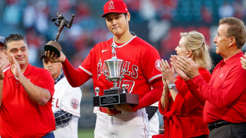 Los Angeles Angels' Shohei Ohtani, center, receives the Nick Adenhart Pitcher of the Year and Angels team MVP awards prior to the team's baseball game against the Texas Rangers in Anaheim, Calif., Saturday, Oct. 1, 2022. (AP Photo/Ringo H.W. Chiu)