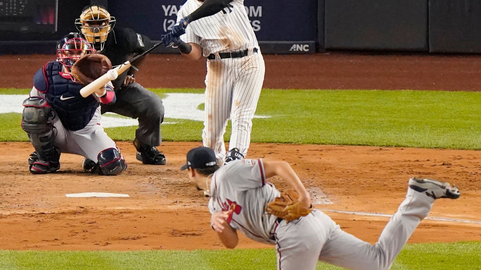 Yanks Stop 5 Game Skid Beat Braves 3 1 On Wild Pitch Walk Abc News