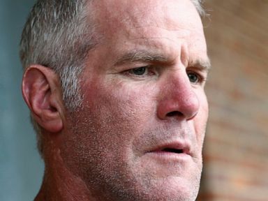 Favre repays $600K in Mississippi welfare case, auditor says