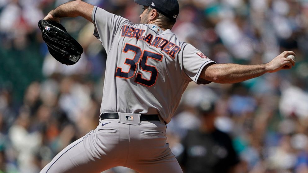 Houston Astros starting pitcher Justin Verlander throws against the Seattle Mariners during the fifth inning of a baseball game, Saturday, July 23, 2022, in Seattle. (AP Photo/Ted S. Warren)