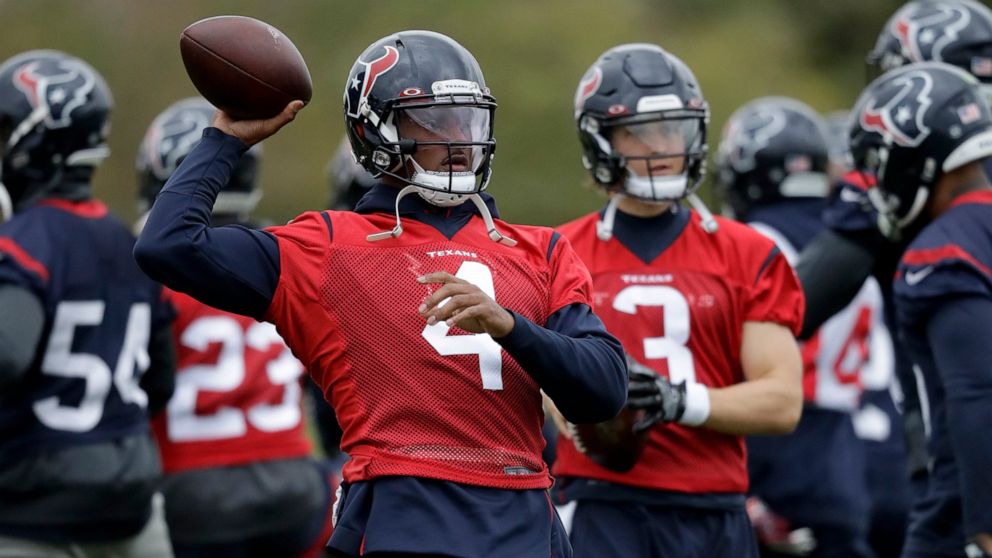 Texans Qb Deshaun Watson Dons Visor At Practice In London Abc News