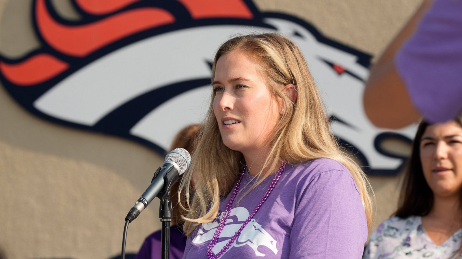 Aiding Alzheimer S Association Personal For Broncos Bowlens Abc News