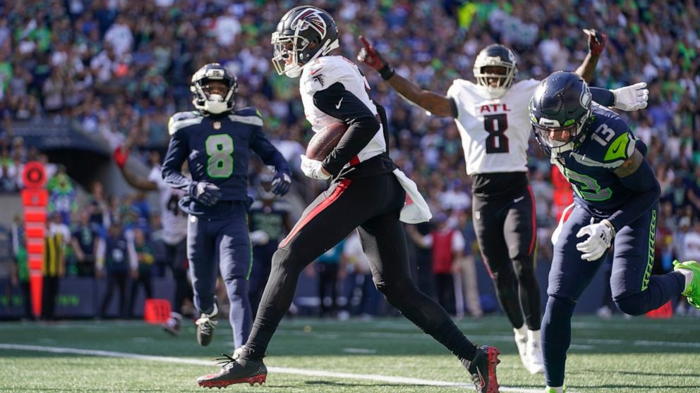 Atlanta Falcons wide receiver Drake London, center, scores a touchdown during the second half of an NFL football game against the Atlanta Falcons, Sunday, Sept. 25, 2022, in Seattle. (AP Photo/Ashley Landis)