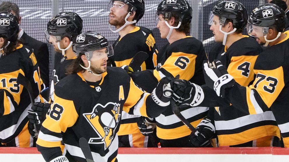 Crosby Plays 1 000th Game As Penguins Top Islanders 3 2 Abc News