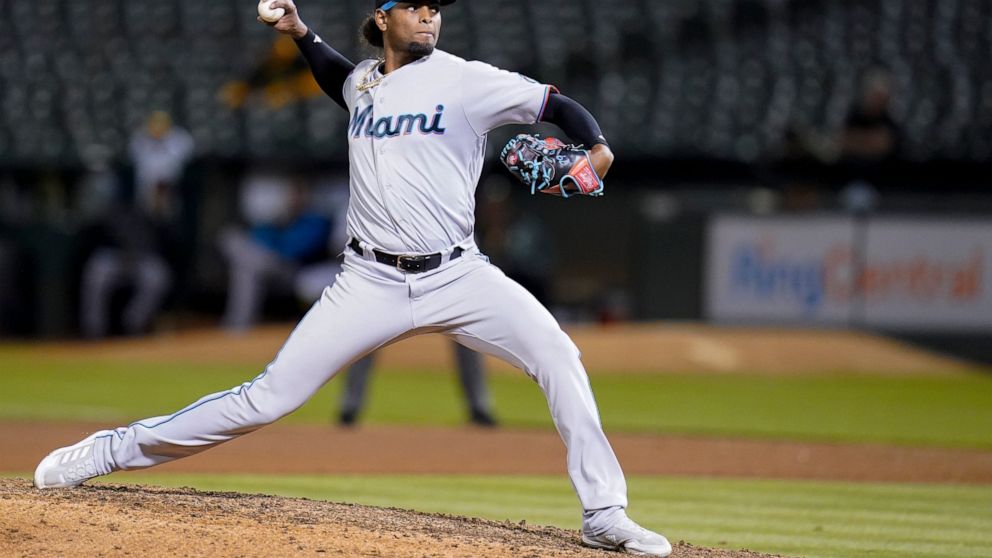 Miami Marlins' Edward Cabrera pitches against the Oakland Athletics during the seventh inning of a baseball game in Oakland, Calif., Monday, Aug. 22, 2022. (AP Photo/Godofredo A. Vásquez)