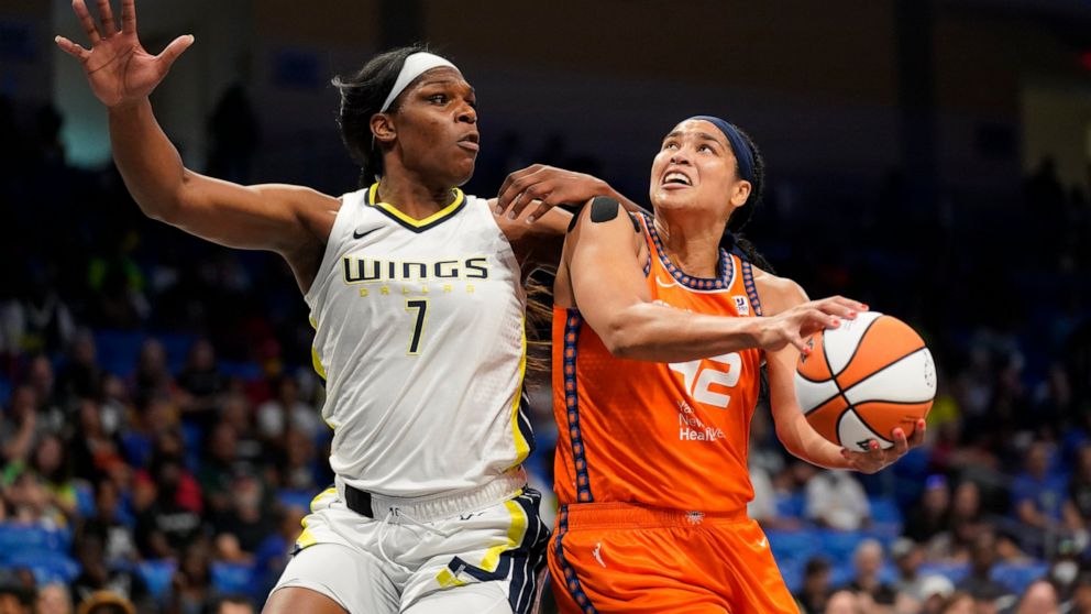 Brionna Jones, Teaira McCowan