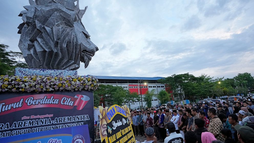 Ribuan unjuk rasa untuk keadilan setelah tragedi stadion Indonesia