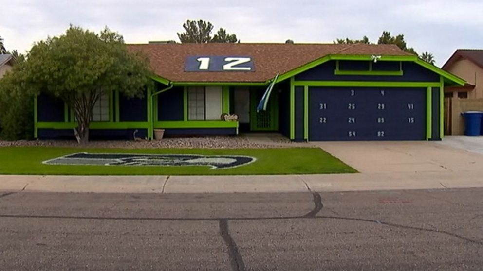 Super Bowl 2015: Seahawks Super-Fan Decks Out Home, Proposes to Girlfriend  - ABC News