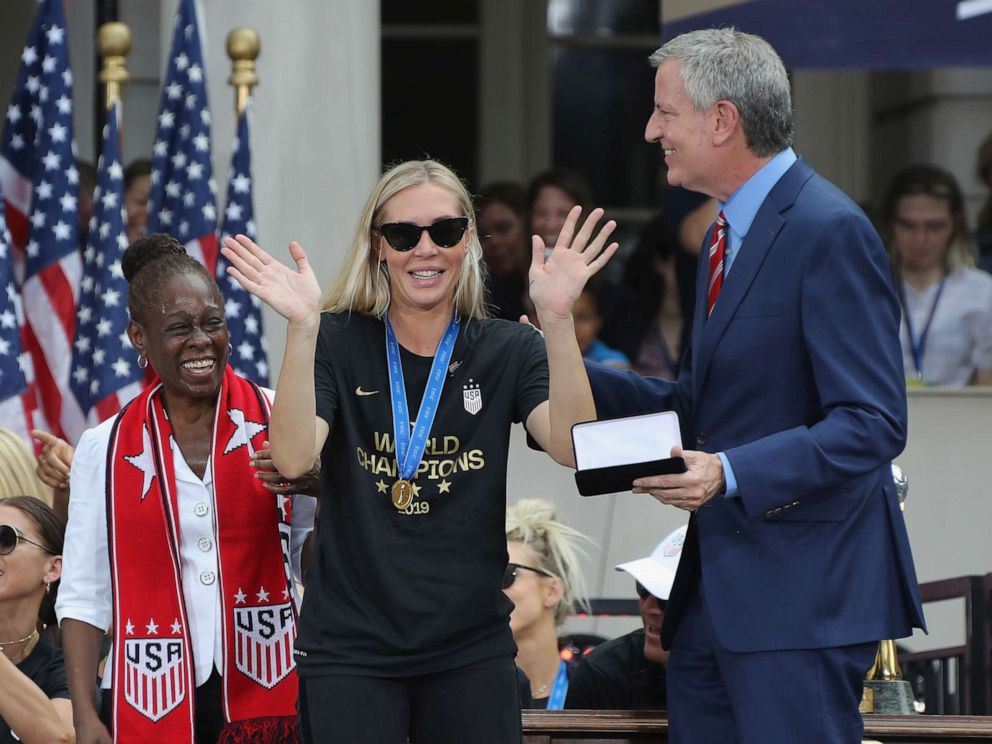 This stunning sports couple are married!! ♾♥️🔔 USWNT star