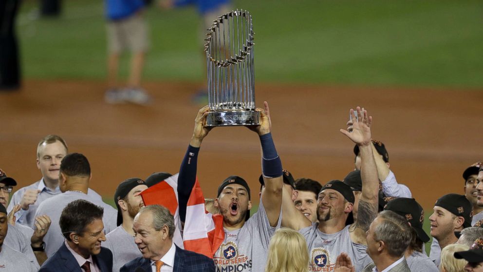 Video: Astros' Carlos Correa proposes after World Series win