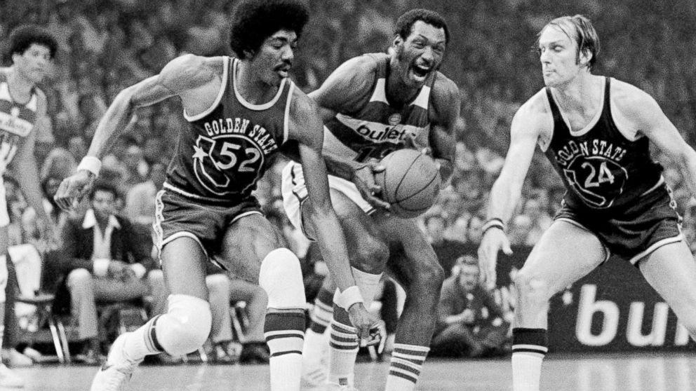 PHOTO: Washington Bullets' Elvin Hayes, center, in the first game of the NBA Championship series at Capital Centre, Landover, Md., May 19, 1975.