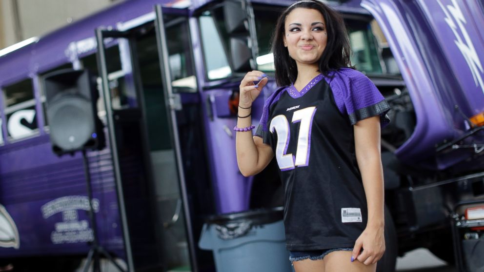 Dad's 'Nice' Fix to Daughter's Ray Rice Jersey Goes Viral