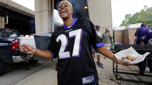 Why Some Women Are Still Wearing Ray Rice Jerseys - ABC News